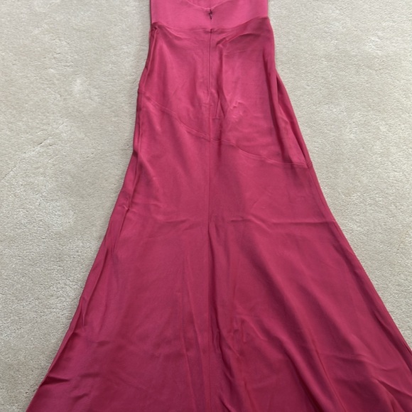 Alex Perry satin crepe draped gown - Picture 8 of 9